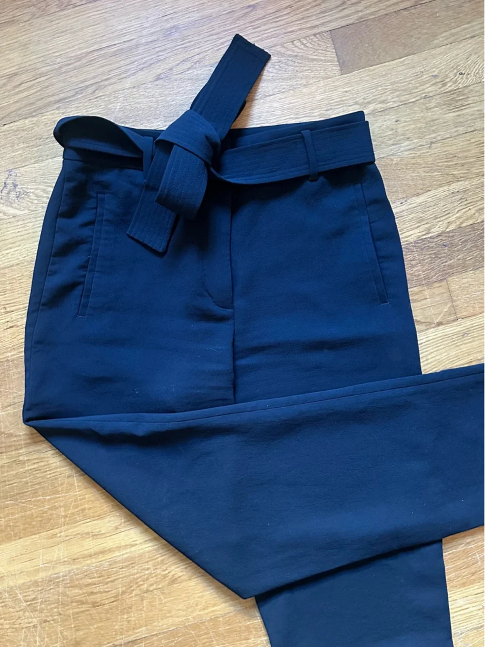 Aritzia Black Tie-Waist Ankle Trousers - Picture 6 of 7